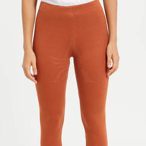 Leggings élégants pour femmes, tissu de haute qualité avec une coupe et un style confortables - Product Image 2