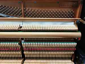 Piano droit d'occasion Kawai BS30S d'origine japonaise avec un son magnifique et un aspect élégant - Product Image 3