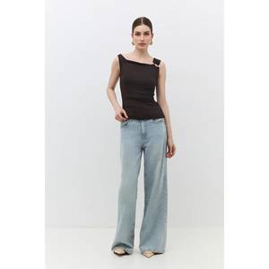 Blusa Casual Chic para Mujer, Cuello Redondo, Hombros Descubiertos, Camisa de Satén con Logotipo Frontal, Corte Regular, 100% Algodón, para Oficina, Temporada de Otoño - Product Image 1