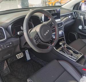 Usado para KX5 2021 1.6T Automático 4WD Sedán Volante a la Derecha/Izquierda Llantas R17 Interior Oscuro Asientos de Cuero - Product Image 4