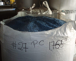 Granulés de bouteilles en PC de qualité alimentaire ignifuges à haute brillance pour applications de soufflage - Product Image 1