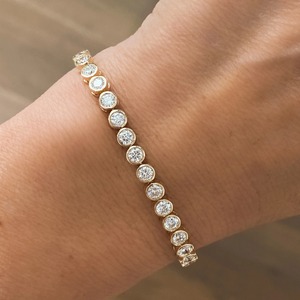 Elegante y Clásica Pulsera de Tenis con Bisel de Diamantes Moissanite de Corte Brillante, Claridad VVS, 8 Quilates, Plata de Ley 925 Amarilla, Hecha a Mano - Product Image 1