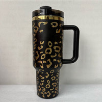 Vente en gros de gobelets isothermes réutilisables de 40 oz avec motif vache western gravé, avec poignée, paille et couvercle