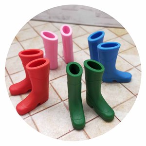 Colorido escala 1:12 goma/madera/arcilla Botas de lluvia muebles juguetes decoraciones en miniatura para accesorios de casa de muñecas DIY - Product Image 1