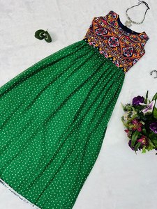 Kurti indien pour femme, spécial Navratri, en georgette verte, broderie, longueur au sol, coupe régulière, séchage rapide, pour les fêtes - Product Image 5