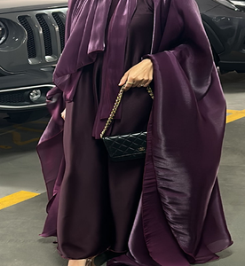 Abaya verde bosque con bordado sutil de hojas en las mangas. Clase pura disponible a precios de mayoreo. - Product Image 2