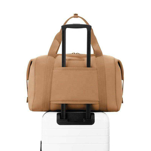 2024 arrivée personnalisé en gros étanche voyage Sport hommes fourre-tout sac polochon léger à main week-end sac de sport - Product Image 3