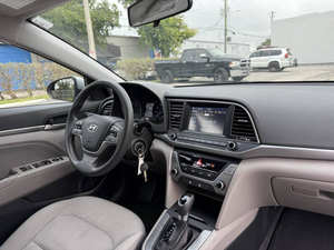 Hyundai Elantra SE 2017 Usado en Buen Estado - Product Image 3