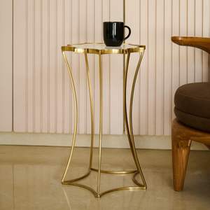 Le dessus de table est en marbre blanc en forme d'étoile unique. - Product Image 2