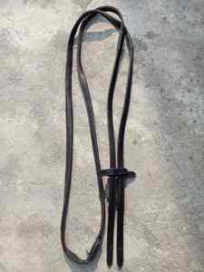Riendas de cuero ecuestre Premium para caballos Tachuela de montar duradera hecha en fábrica Agarre fuerte Cómodo y confiable Mejor precio - Product Image 2
