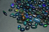 Opale de feu noire naturelle d'Éthiopie Panjshir Gems, cabochon poli 11-17mm, pierre précieuse en vrac pour bijoux