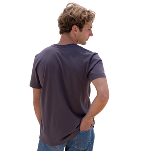 เสื้อยืดคอกลมผู้ชาย สีม่วงซีด 100% ผ้าฝ้ายออร์แกนิคสุดหรู ผ่านการซักแล้ว ได้รับการรับรองมาตรฐาน GOTS พรีเมียม แขนสั้น ระบายอากาศได้ดี ทรงพอดีตัว - Product Image 5