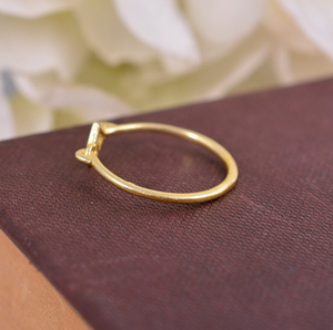 Nuevo diseño, pequeño anillo de oro de latón apilable con diamante para mujer, accesorios de moda para uso diario y ocasiones de boda - Product Image 5