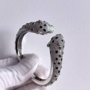 Anillo Elegante de Plata de Ley 925 con Patrón de Letras, Bañado en Oro Blanco, para Morganita Certificada con Engaste Pavé y Cabeza de Leopardo - Product Image 2