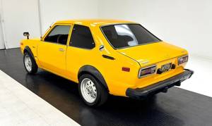 Toyota Corolla Sedán Usado de 1978 - Amarillo, 4 Asientos, Transmisión Manual, Neumáticos R15, Motor de Gasolina - Product Image 2