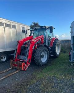 Tractor de Ruedas Rojo Massey Ferguson MF360 4WD, Tractor Utilitario Agrícola con Cargador Frontal para Trabajos en Campo y Jardín - Product Image 1