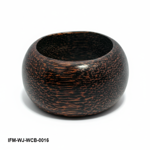 Bracelet manchette en bois de coco massif et incurvé, brun foncé moucheté, cadeau pour elle - Product Image 1