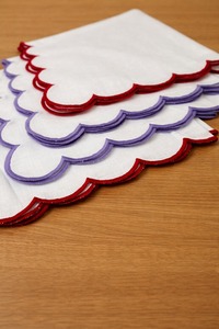 Servilletas de Mesa Desechables Antibacterianas Hechas a Mano con Borde Festoneado de Lino 100% Premium para Uso en el Hogar y Restaurantes - Product Image 2