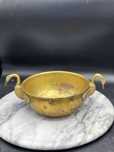Vente en gros de bol en laiton décoratif avec couvercle fabriqué à la main de bonne qualité super bol chic à prix raisonnable - Product Image 3