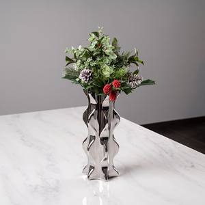Guirnalda Decorativa Navideña Sintética de 30 cm con Piñas Nevadas y Bayas Rojas, Elegante para la Época Festiva - Product Image 5
