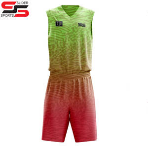 Ensemble d'uniformes de basket-ball à la conception par sublimation nouveauté ensemble de maillot et de short de basket-ball en polyester - Product Image 1
