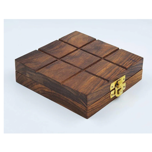 Design luxueux en bois Tic Tac Toe jeu bois poli naturellement avec des pièces colorées enfants XO jeu d'échecs - Product Image 3