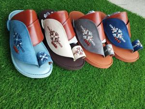 Venta al por mayor zapatos árabes de cuero PU suela de goma sandalias saudíes zapatillas árabes para los hombres de alta calidad colores personalizados disponibles - Product Image 3