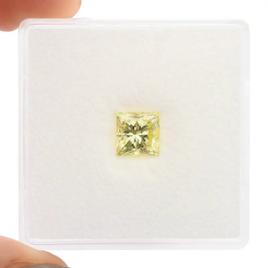 แหวนเพชรทรงปรินเซสคัทสีเหลืองสดใส 1.25 กะรัต เพชรเพาะเลี้ยงในห้องปฏิบัติการ ได้รับการรับรองจาก IGI แหวนหมั้นและแหวนแต่งงาน - Product Image 2