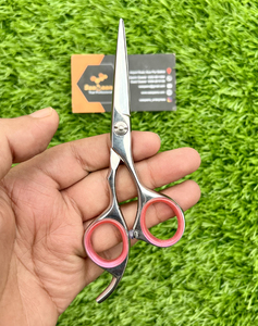 Ciseaux de coiffure professionnels en acier inoxydable avec logo personnalisé OEM Meilleure vente Nouveau design Lame tranchante Sécurité ciblée - Product Image 3