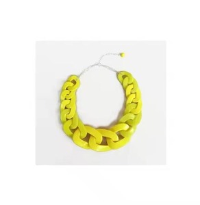 Collier en cristal de résine fait à la main pour femmes, bijoux élégants pour les fêtes, pendentifs de mode, colliers de mode, bijoux de mode - Product Image 4