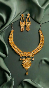 Vente en gros de colliers et de boucles d'oreilles en plaqué or 22 ct, ensemble de bijoux boucles d'oreilles et collier de style unique pour femmes - Product Image 3