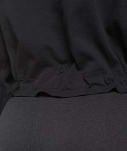 Sweat à capuche court noir avec logo personnalisé pour femmes avec cordon de serrage à la taille et col zippé Veste demi-zippée pour la gym et le streetwear - Product Image 6
