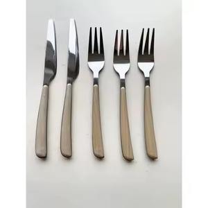 Fourchettes et cuillères à dîner en acier inoxydable vintage, manche plaqué or - Product Image 3