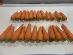 Carottes orange fraîches de haute qualité dégustation sucrée produit spécial cultivé commun et stocké dans un entrepôt frigorifique - Product Image 3