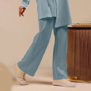 Pantalons droits décontractés modernes pour femmes, style tendance et très demandé, tissu doux, coupe décontractée, vente en gros directe du fabricant - Product Image 3