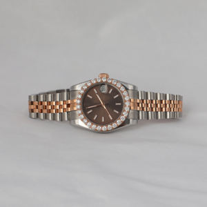 นาฬิกาข้อมือเพชรโมอิสสำหรับทุกเพศสายรัดหน้าอกช็อกโกแลตแบบดั้งเดิมหรูหราใหม่เท่านั้น - Product Image 1