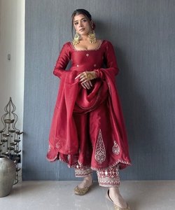 ชุดคุर्ตาผ้าจอร์เจียต์ไหมแฟนซีแบบใหม่ ชุดปาร์ตี้สไตล์ปากีสถานสำหรับผู้หญิง ขายส่งแฟชั่นชุดปิชวาส อนาร์กาลี กาวน์ บอดี้สูท ผ้าคลุมศีรษะแบบดั้งเดิม - Product Image 1