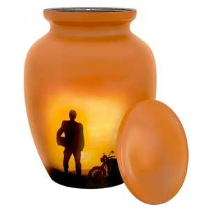 Silueta de motociclista Opción DE CORONA DE tributo de urna mediana Opción de placa de nombre de medallón - Product Image 2