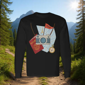 T-shirt a maniche lunghe Tourist Spirit con fotocamera e mappa per outfit da giorno, parte della collezione promozionale di t-shirt - Product Image 3