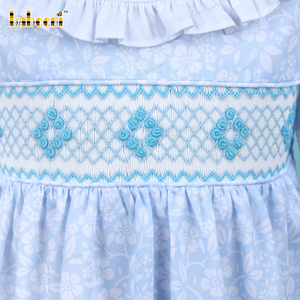 Robe pour enfants à smocks géométriques et ceinture, personnalisable, en gros, bleu, motif 3D, OEM ODM, 100% coton, coupe trapèze, hiver - Product Image 3