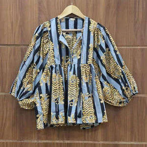 Kyra Casual Tiger Block Print Túnica Top Mini vestido Tejido con cuello profundo y cierre de cuerda con logotipo frontal - Product Image 6