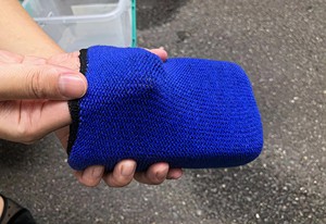 Hot Selling Square Pattern Car Wash <b>Sponge</b> for Effortlessly Removing Insect Remains and Bird Droppings Made in Japan - Product Image 2