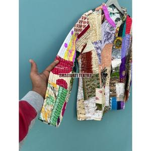 Nueva chaqueta acolchada larga de algodón para mujer, estampado Kantha hecho a mano con diseño de retazos bordados a mano - Product Image 4