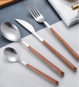Ensemble de couverts en bois écologiques de haute qualité, fabriqués avec des matériaux durables pour une expérience culinaire naturelle - Product Image 6