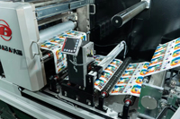 Machine d'impression flexographique multicolore horizontale de type unitaire pour étiquettes en rouleau