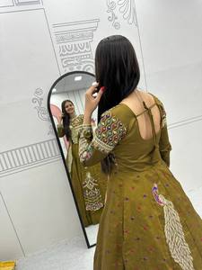 Lehenga Choli en soie Vichitra de style lourd, taille M à XXL - Product Image 3