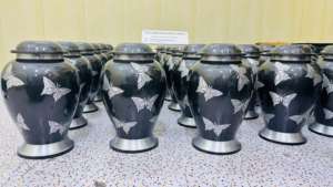 Urne funéraire en laiton de style américain, capacité de 220 pouces cubes, designs personnalisables, fabricant d'Inde - Product Image 6