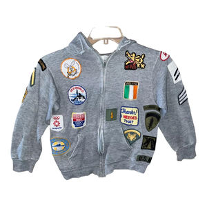 Sweat à capuche brodé avec patchs, fabricant OEM, sweat en molleton de coton épais avec patchs cousus, streetwear pour marques et commandes en gros - Product Image 1