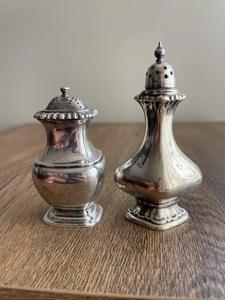 Juego de sal y pimienta de latón dorado con acabado decorativo y estructura de larga duración para restaurantes y cocinas domésticas - Product Image 4