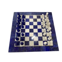 Jeu d'échecs artisanal en marbre de lapis-lazuli écologique avec des pièces en pierre bleue et blanche pour Diwali